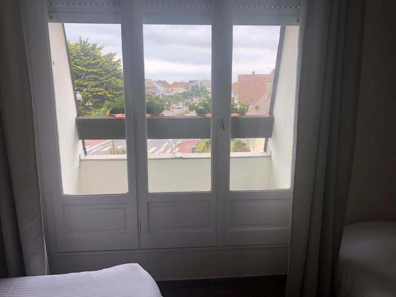 Hotel De Paris Courseulles-sur-Mer Bagian luar foto